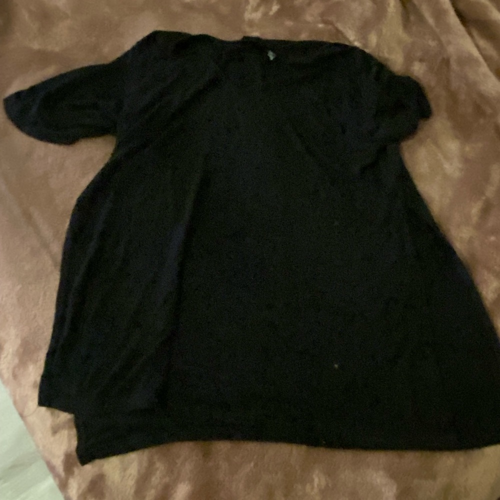 No name black tee size 4